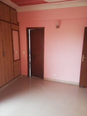 Room in 3 BHK Apartment at Army Sispal Vihar, Sector 49 – for Rent