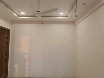 Room in 3 BHK Apartment at Ambience Creacions, Sector 22 – for Rent
