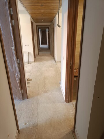 Building Lobby in 3 BHK Apartment at Ambience Creacions, Sector 22 – for Rent