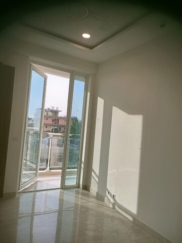 Building Lobby in 2 BHK Apartment at Ambience Creacions, Sector 22 – for Rent