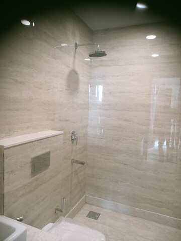 Room in 2 BHK Apartment at Ambience Creacions, Sector 22 – for Rent