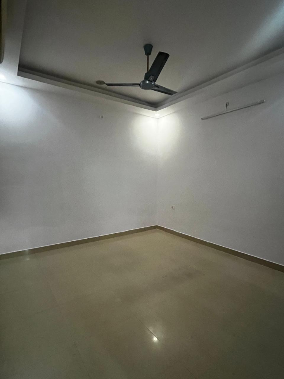 3 BHK + Servant Room Apartment For Sale in Unitech Uniworld Gardens