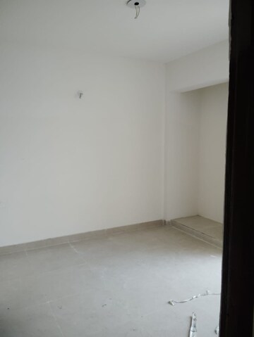 Room in 2 BHK Apartment at Pyramid Elite, Sector 86 – for Rent