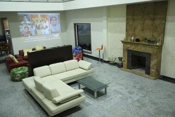 Living Room in 3.5 BHK Independent House at Sector 55 – for Rent