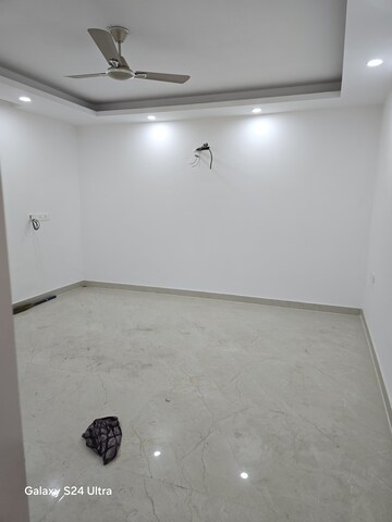 Room in 3 BHK Builder Floor at Palam Vihar Residents Association, Palam Vihar – for Sale