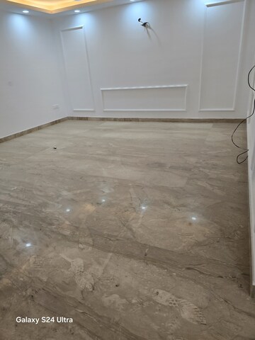 Room in 3 BHK Builder Floor at Palam Vihar Residents Association, Palam Vihar – for Sale