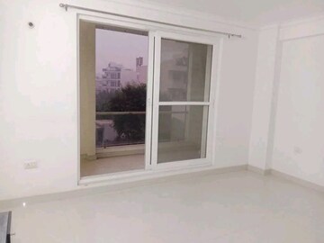 Room in 3 BHK Apartment at Gaur City 2 - 11th Avenue, Sector 16c Greater Noida – for Sale