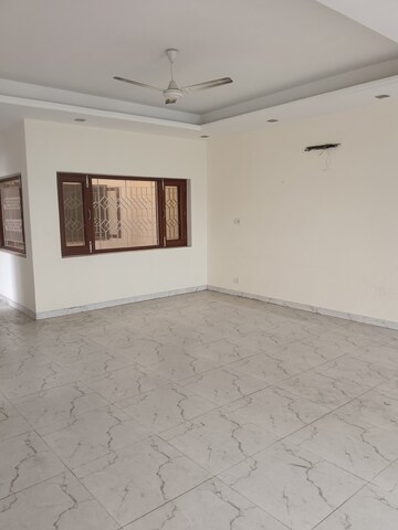 Room in 3.5 BHK Independent House at Sector 82 – for Rent