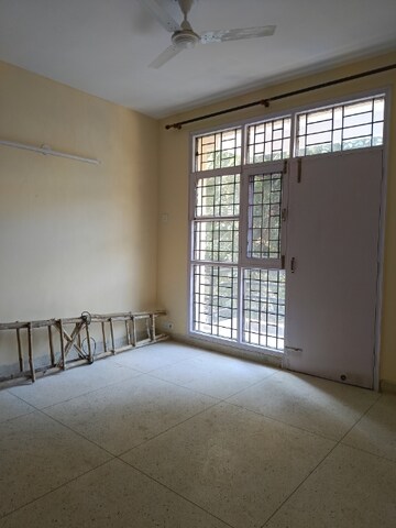 Room in 3 BHK Builder Floor at SS The Lilac, Sector 49 – for Rent