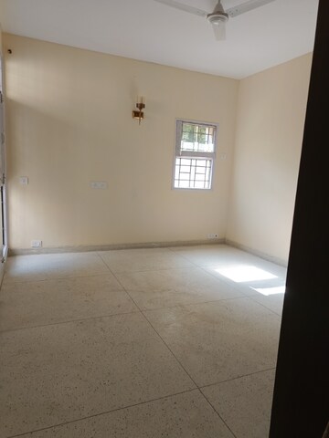 Bedroom in 3 BHK Builder Floor at SS The Lilac, Sector 49 – for Rent