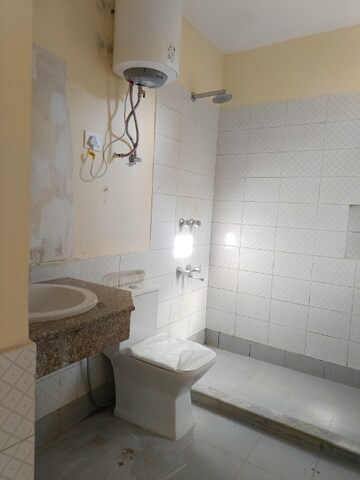 Bathroom in 3 BHK Builder Floor at SS The Lilac, Sector 49 – for Rent