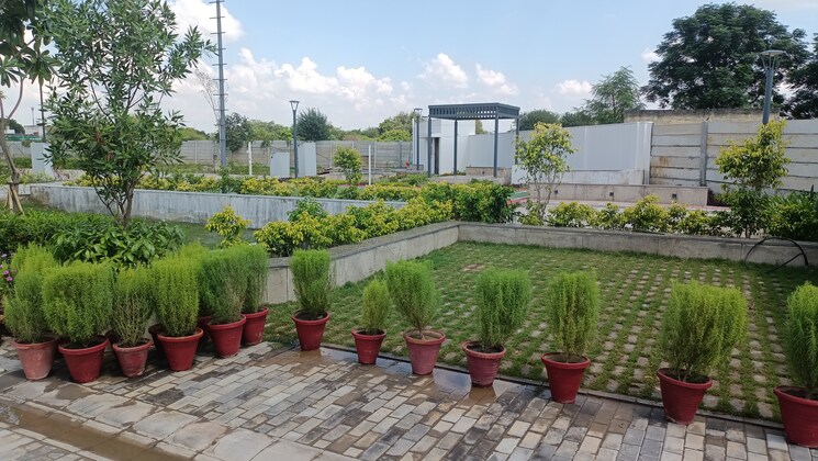 Garden, bptp-district-phase-2 3 Bedroom 1350 Sq.Ft. Builder Floor In Sector 84 Faridabad 7893516