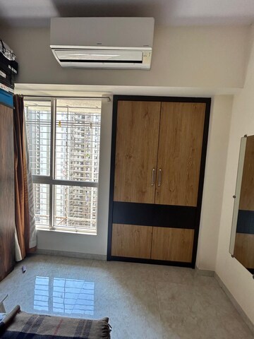 Room in 2 BHK Apartment at Lodha Amara, Kolshet Road – for Sale