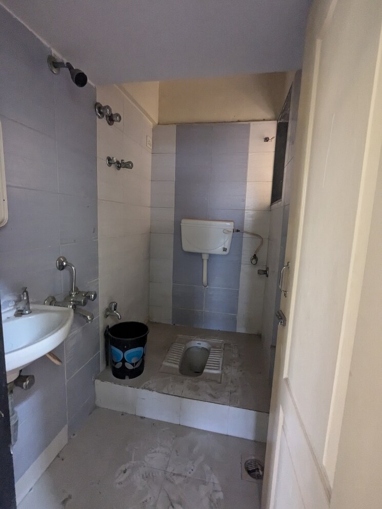 Bathroom, mehta-amrut-angan-phase-ii 2 Bedroom 950 Sq.Ft. Apartment In Kalwa Thane 7893506