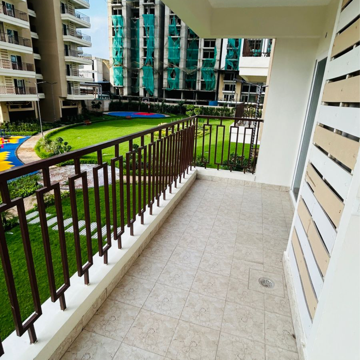 2.5 BHK + Pooja Room,Servant Room,Study Room,Extra Room Apartment For Sale in Eros Sampoornam