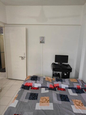 Room in 1 BHK Apartment at Abhiyanta CHS, Sanpada – for Sale