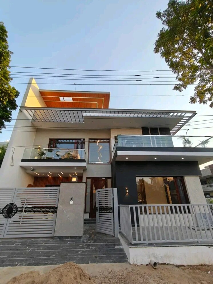 Exterior View, sector 125 5 Bedroom 260 Sq.Yd. Independent House In Sector 125 Mohali 7893602