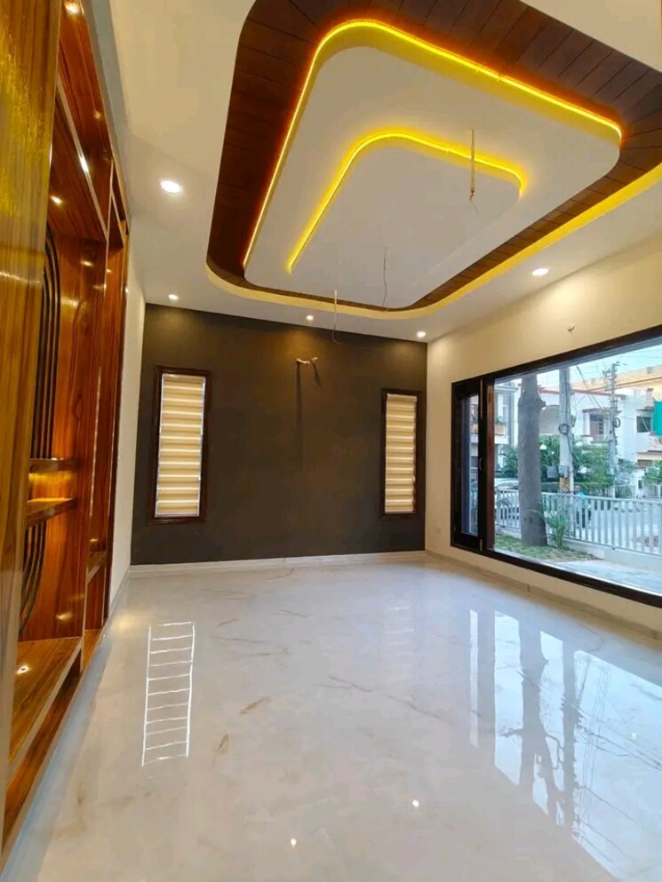 Room, sector 125 5 Bedroom 260 Sq.Yd. Independent House In Sector 125 Mohali 7893602