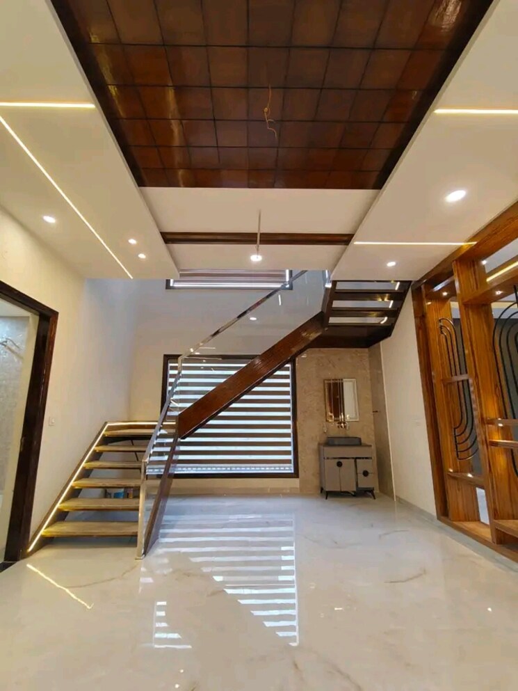 undefined, sector 125 5 Bedroom 260 Sq.Yd. Independent House In Sector 125 Mohali 7893602