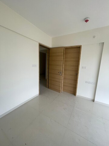 Room in 5 BHK Apartment at Nandan Festiva, Aundh – for Sale