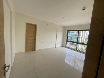 Room in 5 BHK Apartment at Nandan Festiva, Aundh – for Sale