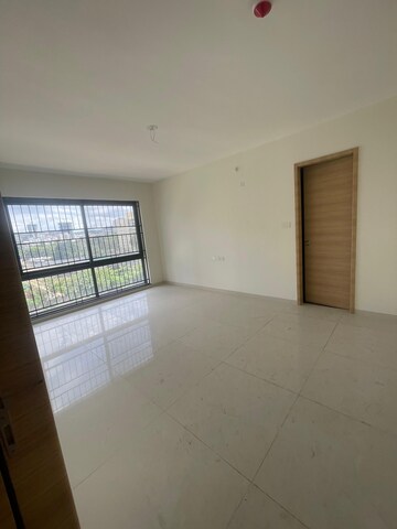 Room in 5 BHK Apartment at Nandan Festiva, Aundh – for Sale
