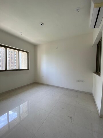 Room in 1 BHK Apartment at Lodha Splendora, Ghodbunder Road – for Sale