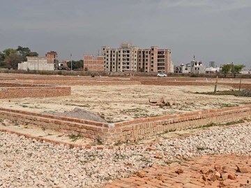  Plot For Sale in Gosainganj