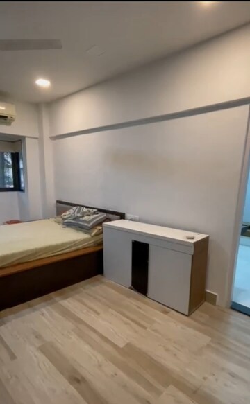 Bedroom in 2.5 BHK Apartment at Andheri West – for Rent