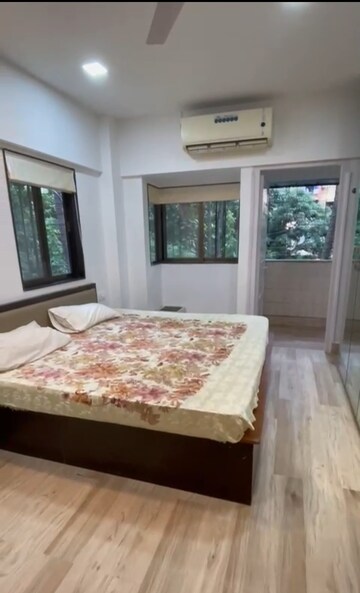 Bedroom in 2.5 BHK Apartment at Andheri West – for Rent