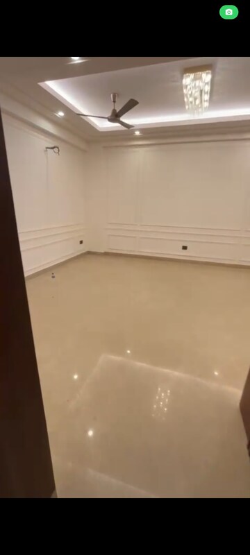 Room in 3 BHK Builder Floor at Anant Raj Ashok Estate, Sector 63a – for Rent
