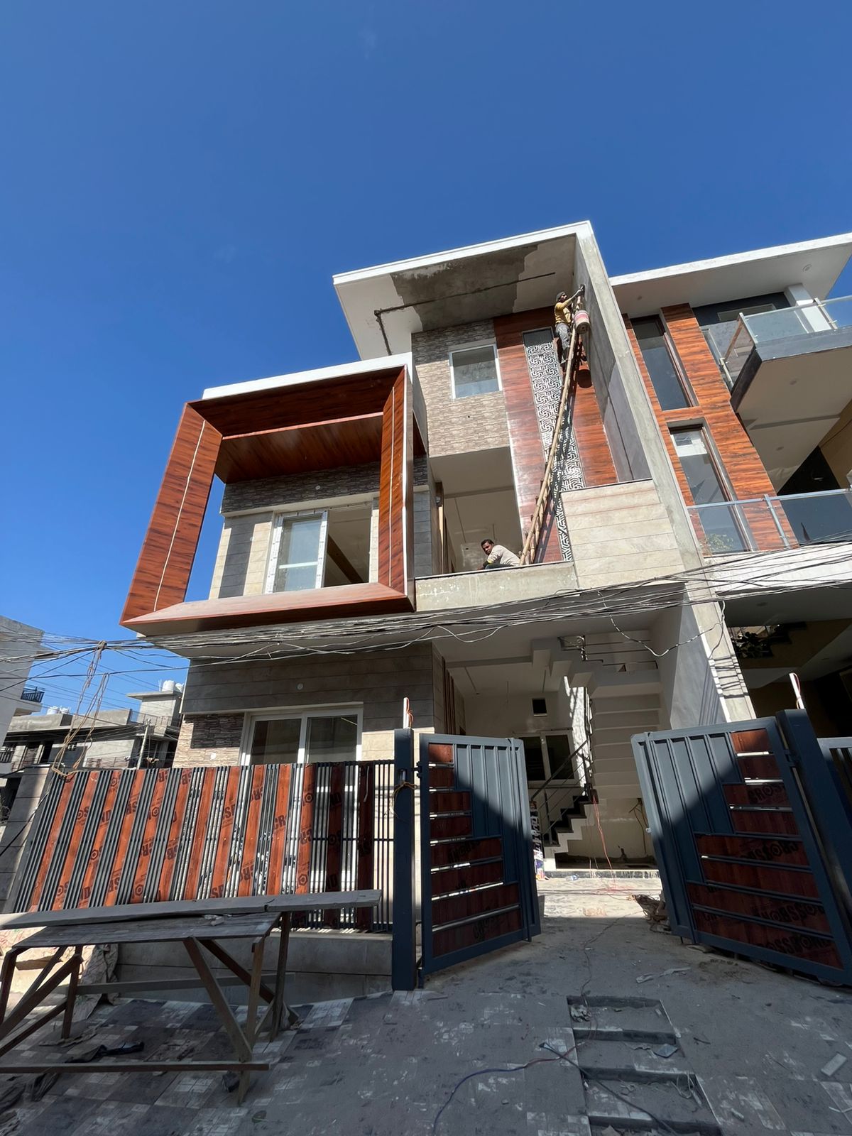 4 BHK + Pooja Room,Servant Room,Study Room,Extra Room Independent House For Sale in Sunny Enclave 