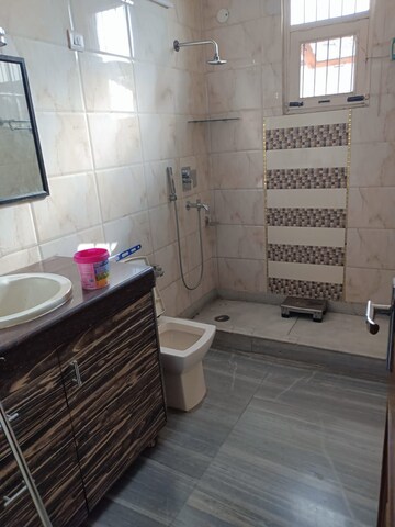Bathroom in 3 BHK Builder Floor at Anand Vihar – for Rent