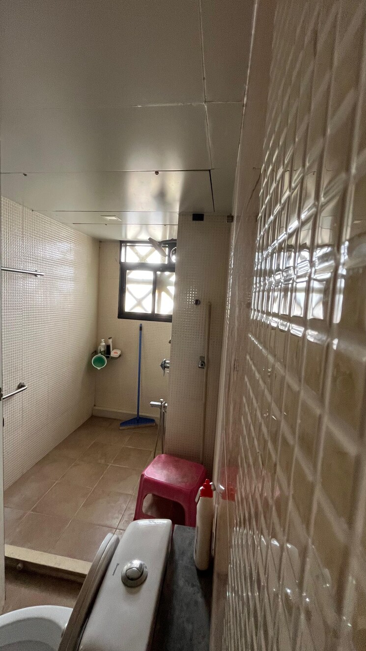 Bathroom, lodha-splendora 2.5 Bedroom 850 Sq.Ft. Apartment In Ghodbunder Road Thane 7893899