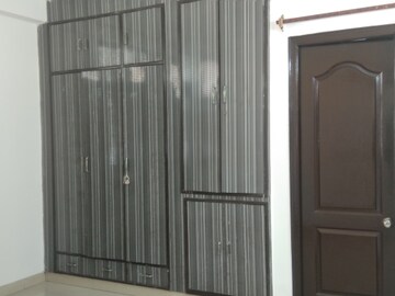Room in 4 BHK Apartment at Sector 12 Dwarka – for Sale