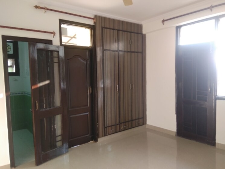 Room, sector 12 dwarka 4 Bedroom 2200 Sq.Ft. Apartment In Sector 12 Dwarka Delhi 7893946