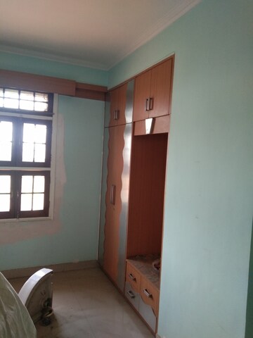 Room in 2 BHK Apartment at Alkapuri – for Rent