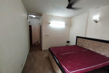 Bedroom in 5 BHK Apartment at Suncity Essel Tower, Sector 28 – for Sale