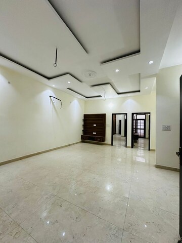 Room in 6 BHK Independent House at Patiala Road – for Sale
