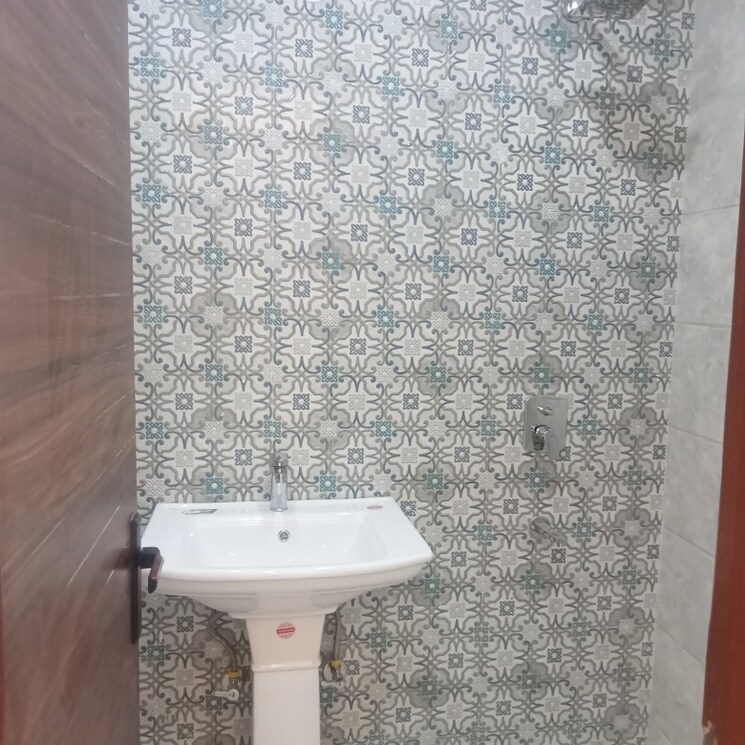 Bathroom, chattarpur 3 Bedroom 1100 Sq.Ft. Builder Floor In Chattarpur Delhi 7893960