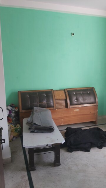 Furnished Amenities in 2.5 BHK Builder Floor at Mayur Vihar Phase 1 – for Rent