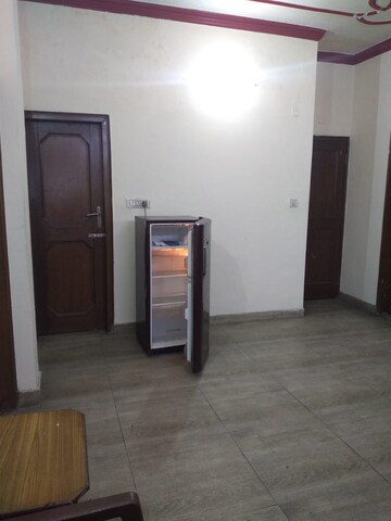 Room in 2 BHK Independent House at RWA Apartments Sector 52, Sector 52 – for Rent