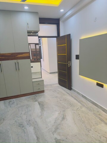 Room in 2 BHK Builder Floor at Niti Khand – for Rent