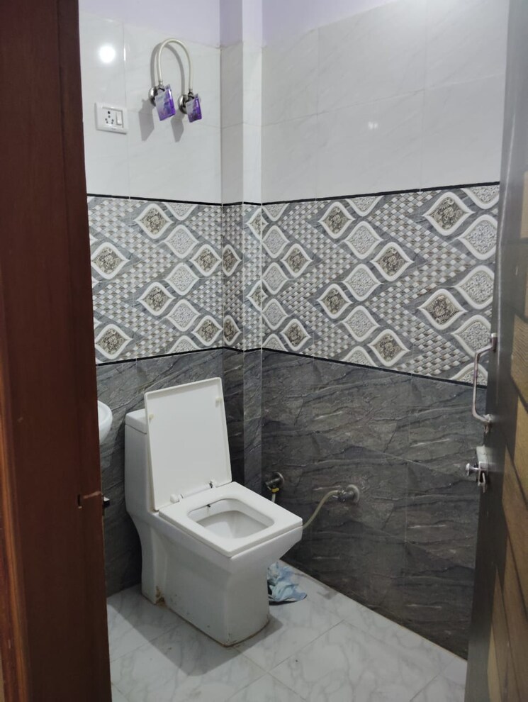 Bathroom, niti khand 2 Bedroom 1000 Sq.Ft. Builder Floor In Niti Khand Ghaziabad 7894538