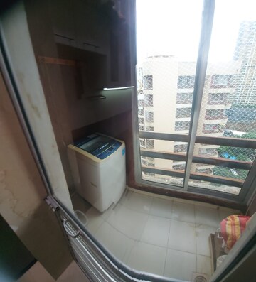Master Bedroom in 2.5 BHK Apartment at Gundecha Symphony, Andheri West – for Rent