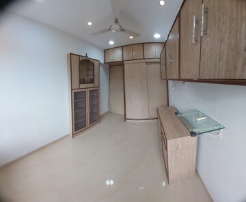 Room in 2.5 BHK Apartment at Gundecha Symphony, Andheri West – for Rent