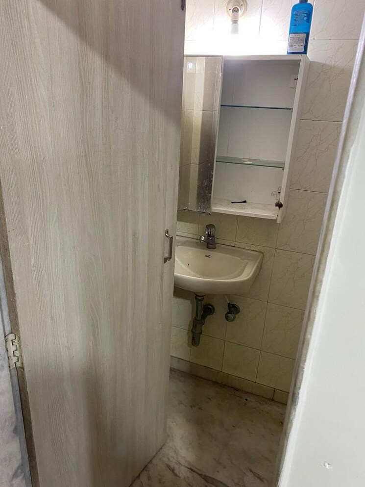 Bathroom, jogani-apartment 2 Bedroom 1000 Sq.Ft. Apartment In Santacruz East Mumbai 7894298