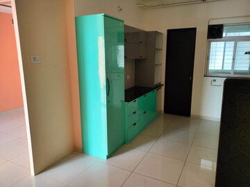 Room in 3 BHK Apartment at Kolte Patil Life Republic, Hinjewadi – for Rent