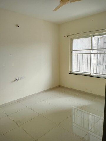 Room in 3 BHK Apartment at Kolte Patil Life Republic, Hinjewadi – for Rent