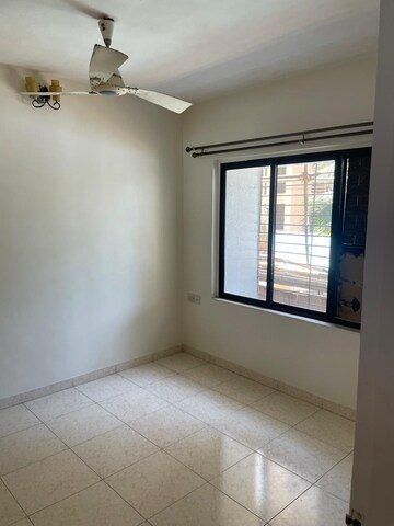 Bedroom in 2 BHK Apartment at Andheri West – for Rent
